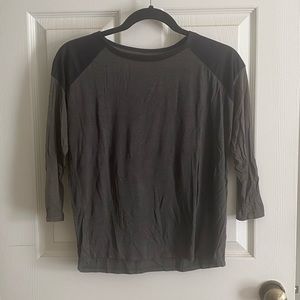 Dark green/gray baseball style shirt